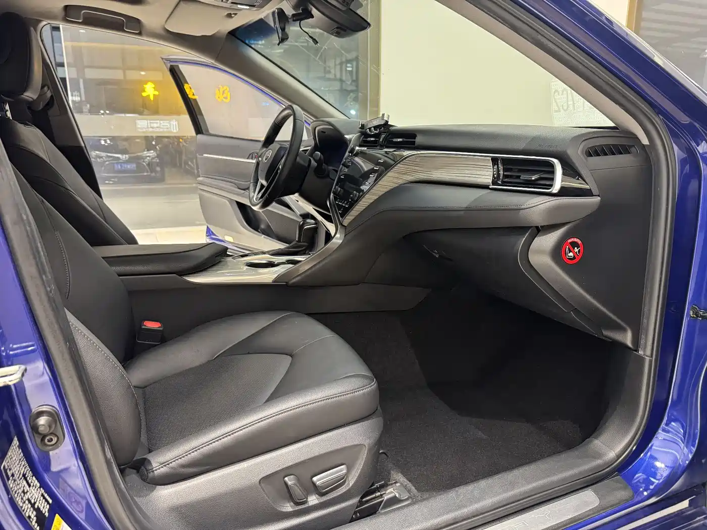 Toyota Camry 2018 Hybrid 2.5HG Luxury Edition фото 13