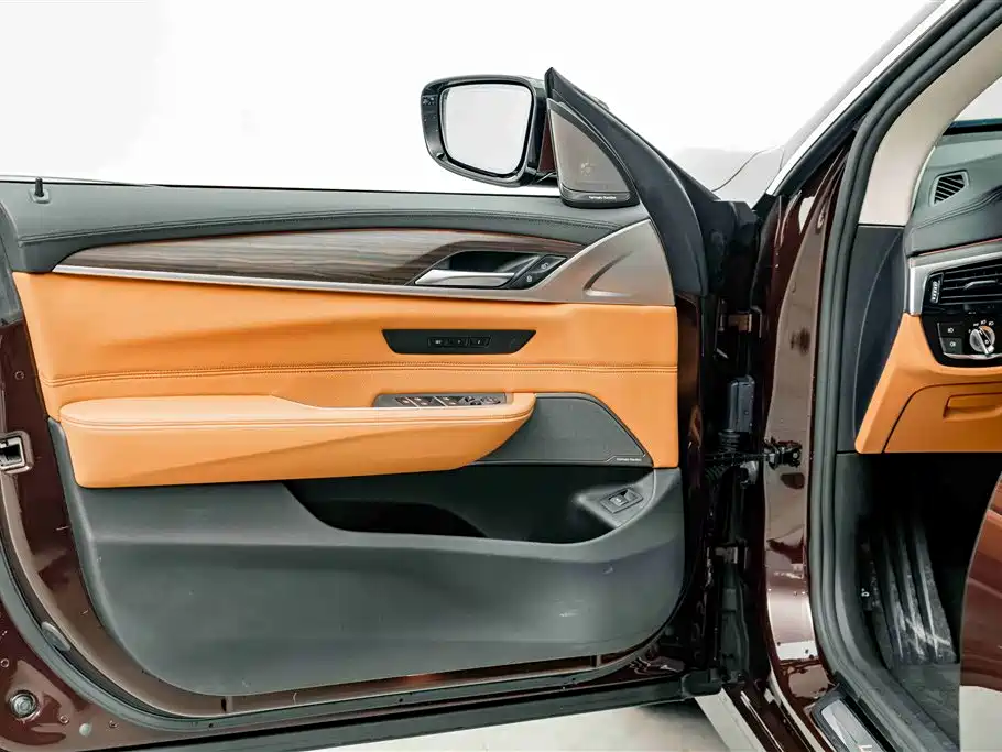 BMW 6 Series GT 2018 630i Luxury Design Package фото 15