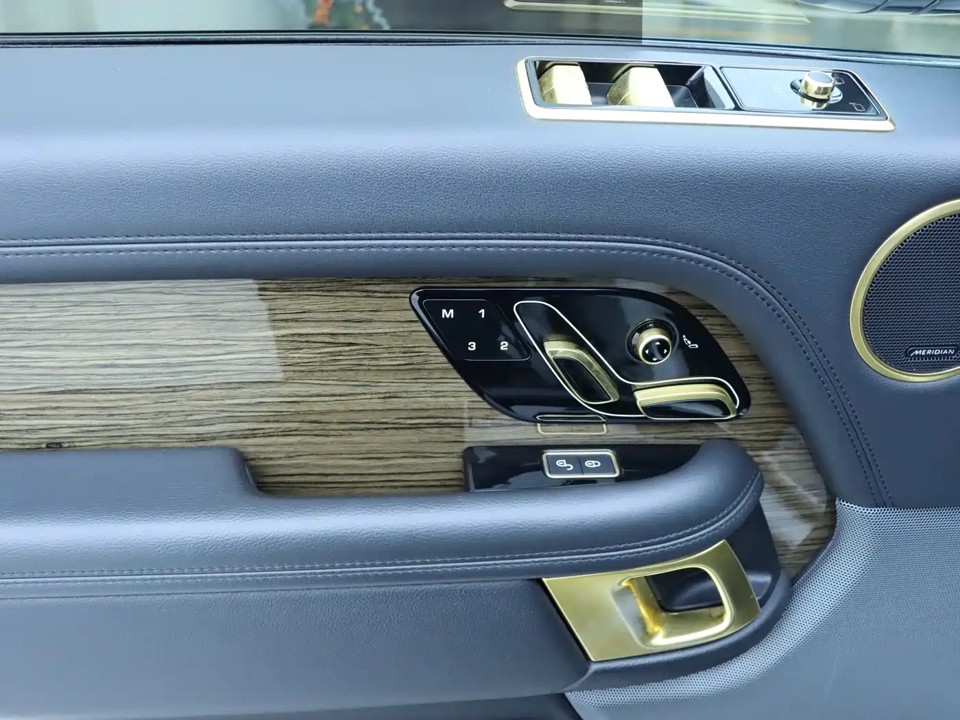 Land Rover Range Rover 2018 3.0 SC V6 Golden Age Edition фото 11