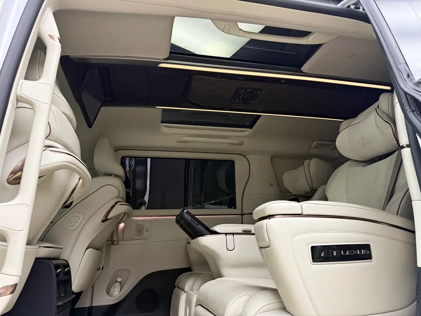 Lexus LM 2026 2025 Model 500h Six-Seater Prestige Edition