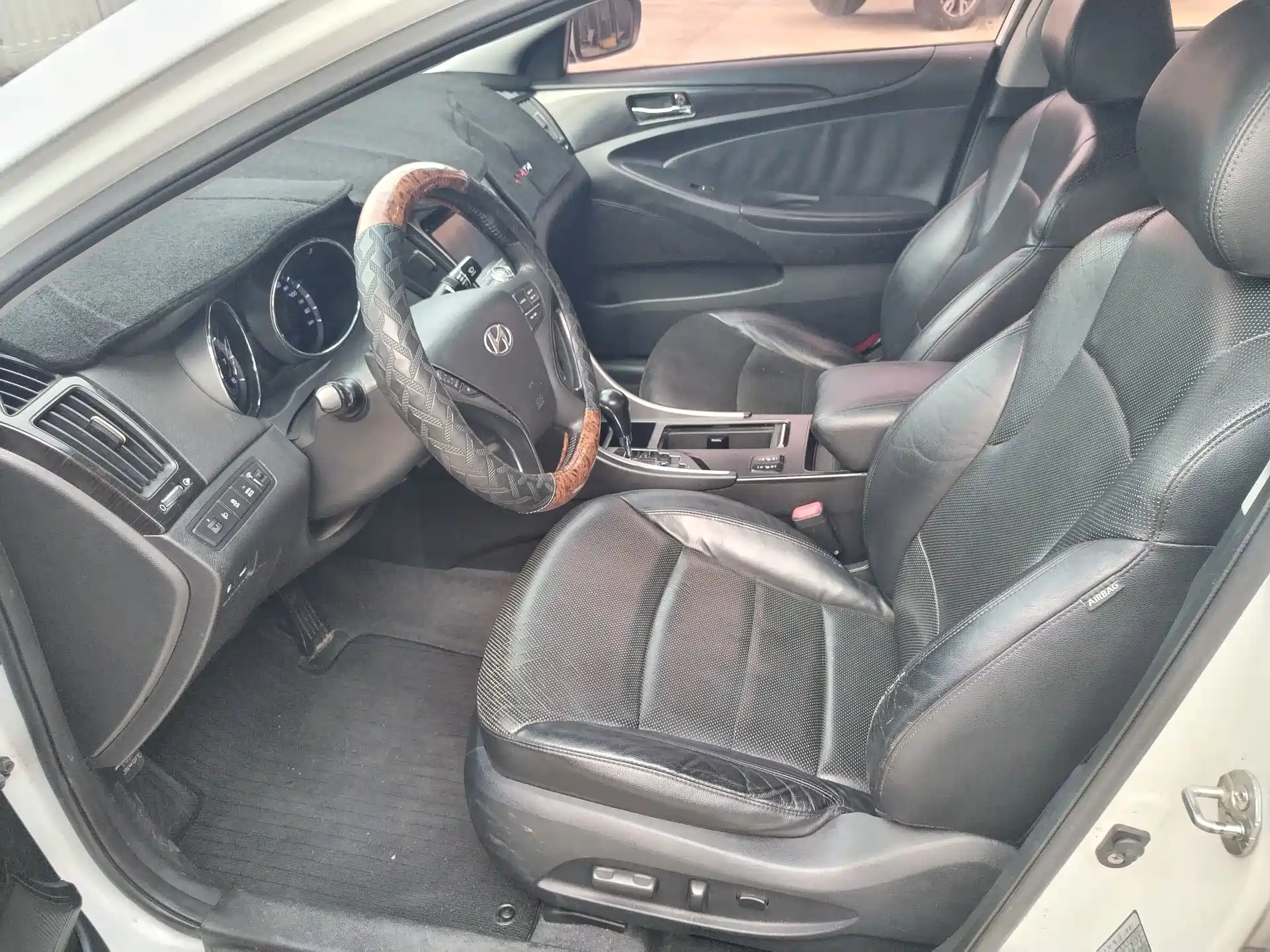 Photo 17 - Hyundai Sonata