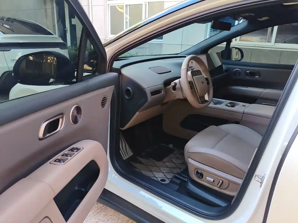 Li Auto i6 2026 2025 4WD Base Model
