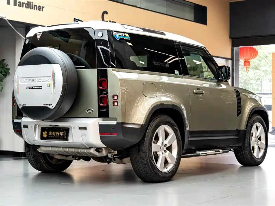 Land Rover Defender 2021 90 P400 Classic Replica Edition фото 4