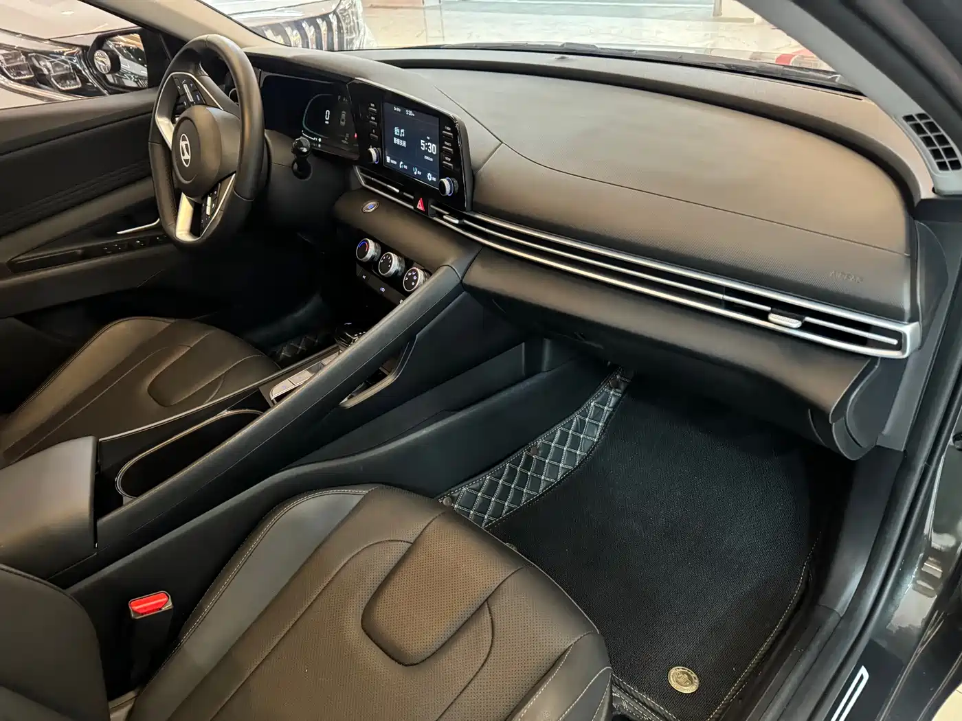 Hyundai Elantra 2023 1.5L CVT GLX Elite Edition фото 11