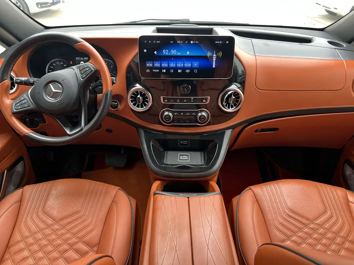 Mercedes-Benz Vito 2023 2.0T Business 7-Seater фото 7