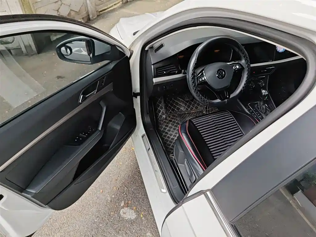 Volkswagen Lavida 2021 1.5L Auto Comfort Edition фото 13