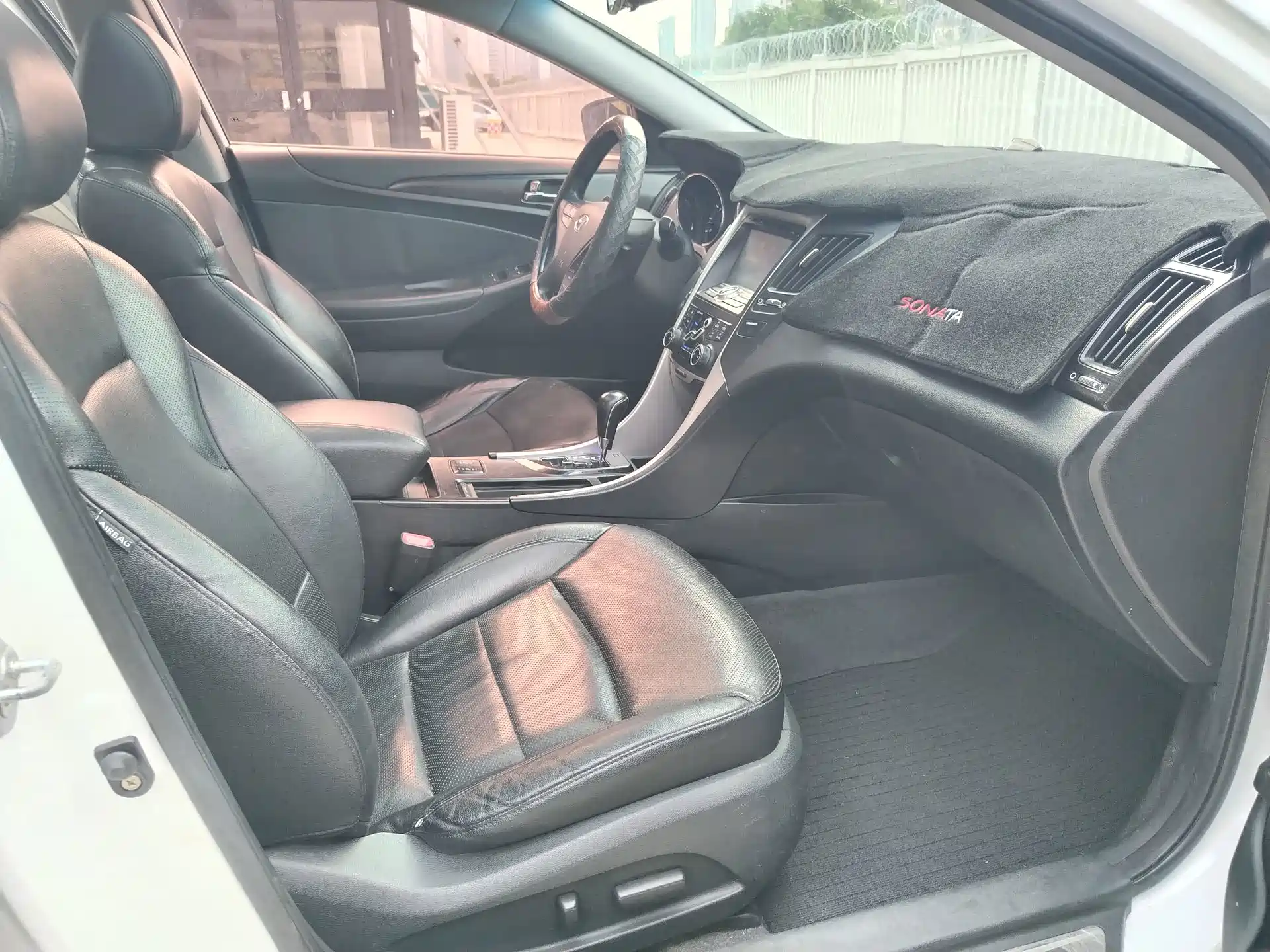 Photo 14 - Hyundai Sonata