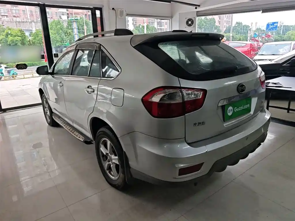 BYD S6 2014 Model 2.0L Manual Elite 5-Seater фото 5
