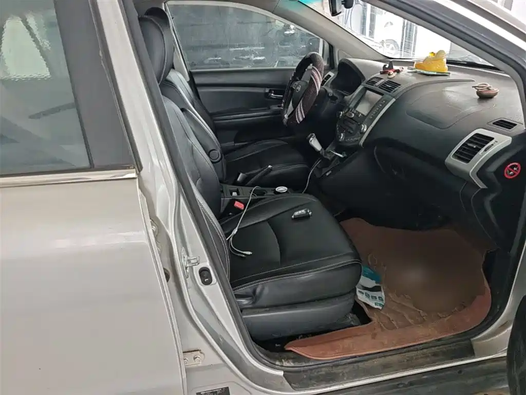 BYD S6 2014 Model 2.0L Manual Elite 5-Seater фото 25