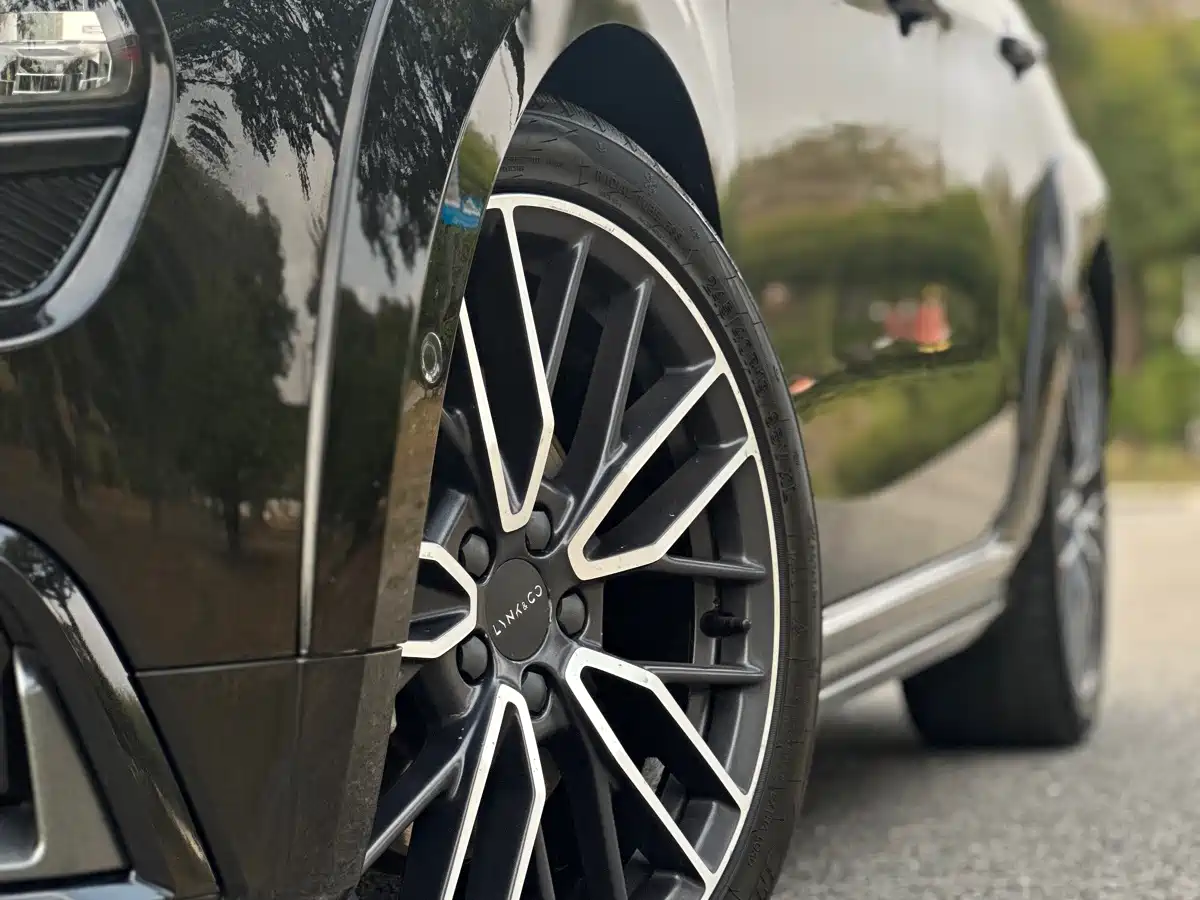 LYNK & CO. 02 HATCHBACK