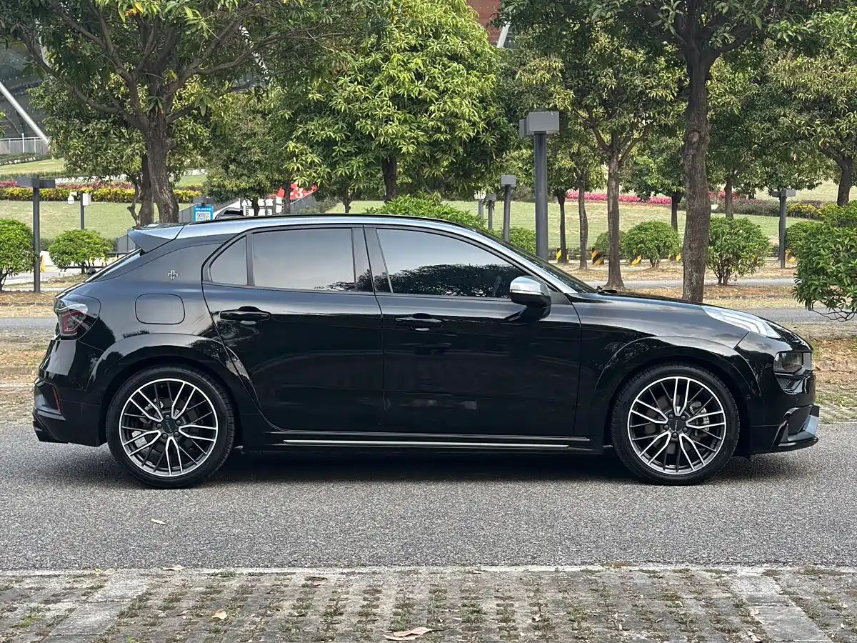 LYNK & CO. 02 HATCHBACK