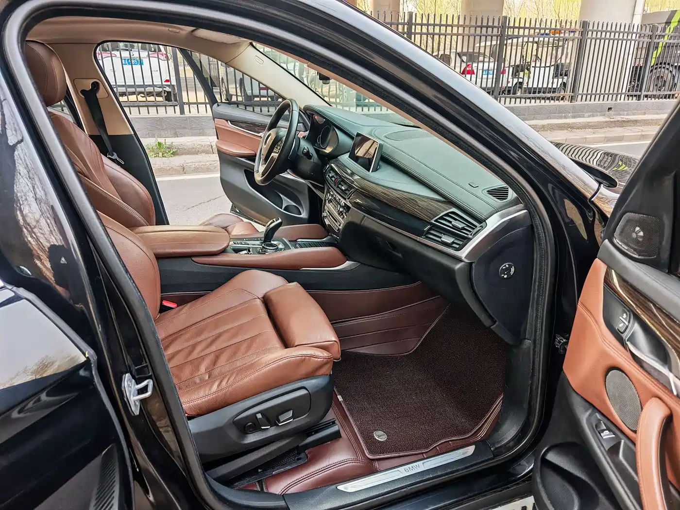 BMW X6 2015 xDrive35i Luxury Model фото 9