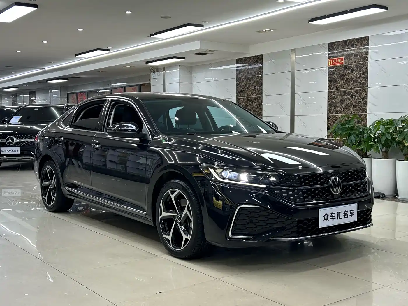 Volkswagen Passat 2024 330TSI Starlight Elite Edition фото 3