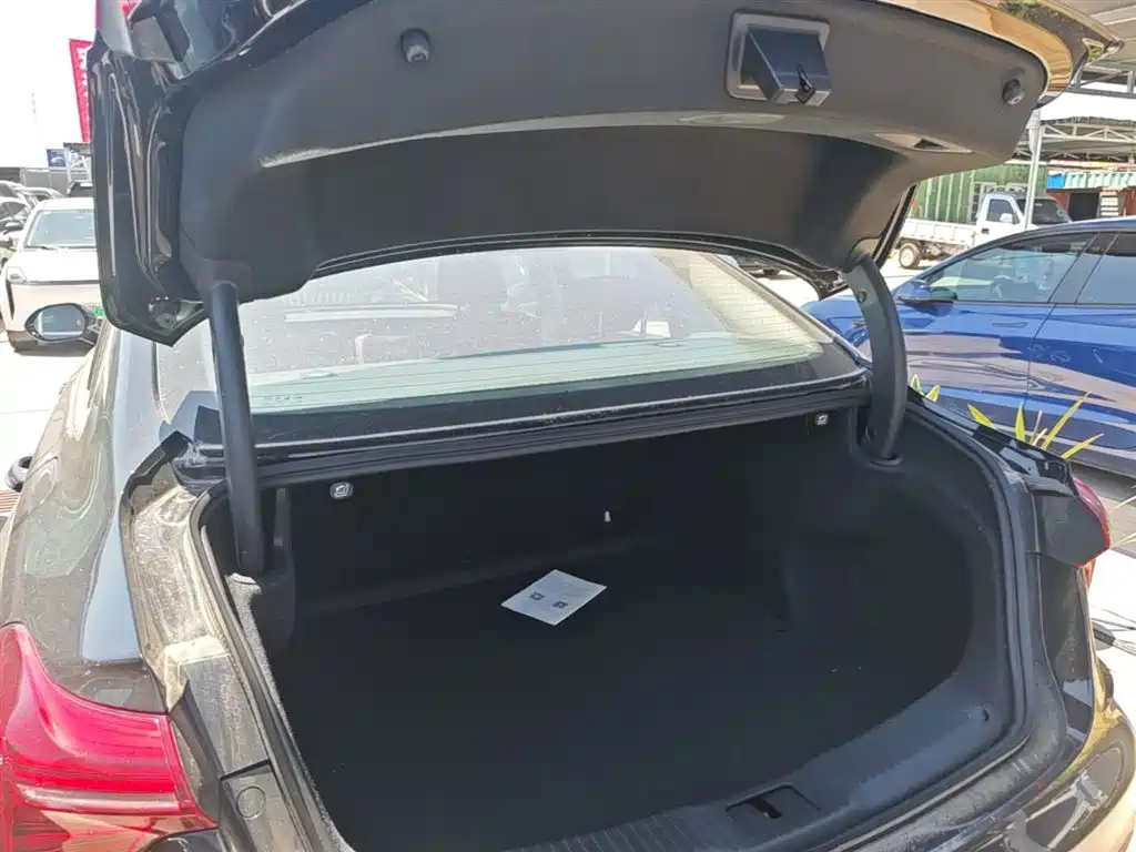 Hongqi H5 PHEV 2025 130 Super Hybrid Edition фото 19