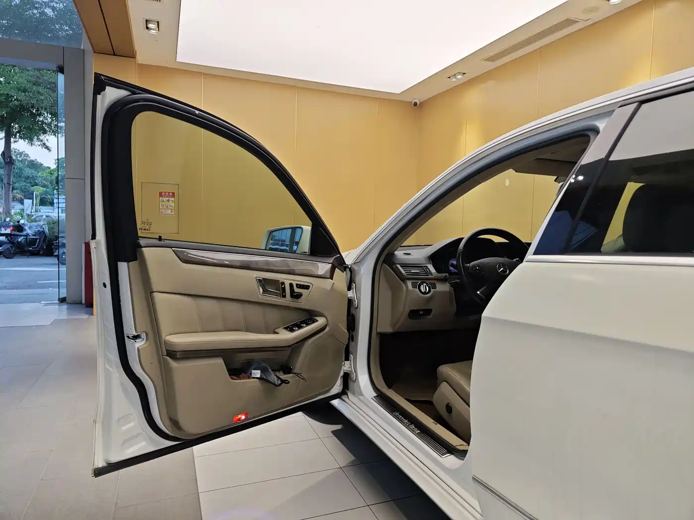 Mercedes-Benz E-Class (Import) 2009 Model E 300 Elegance Version фото 7