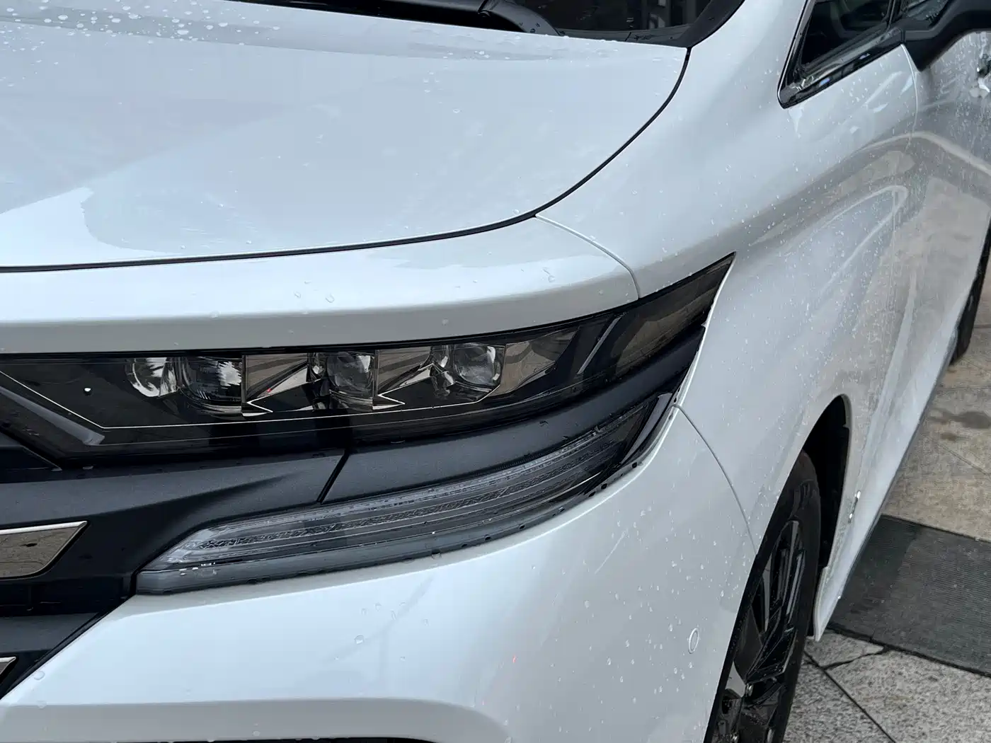 Toyota Vellfire 2024 Crown Hybrid 2.5L Premium Edition фото 21