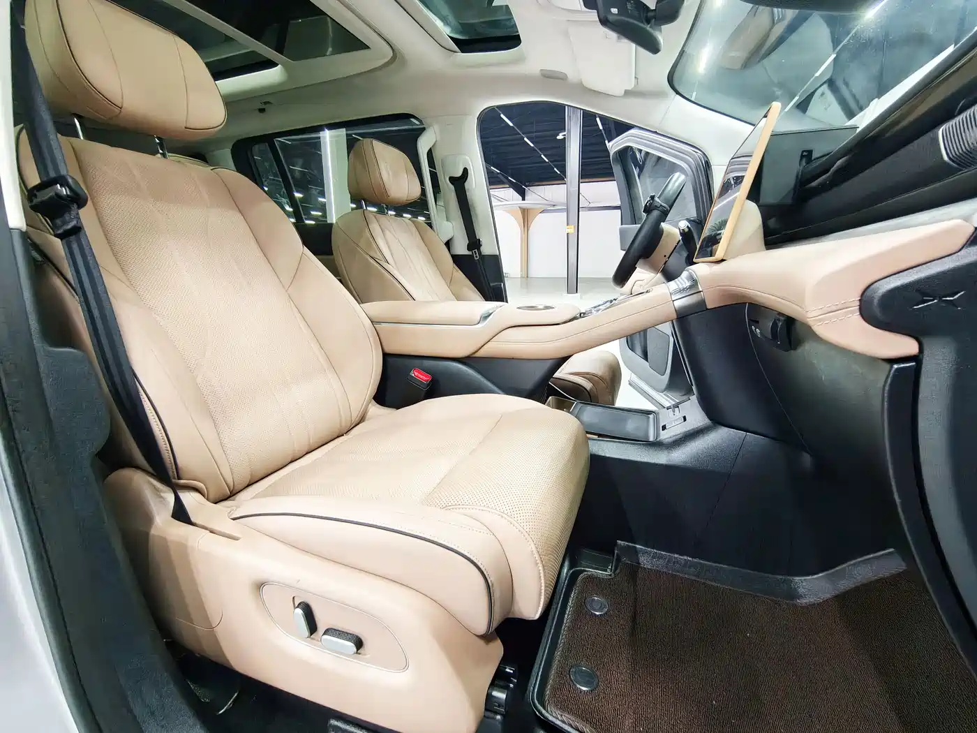 XPeng X9 2024 640 AWD High Performance Max фото 8