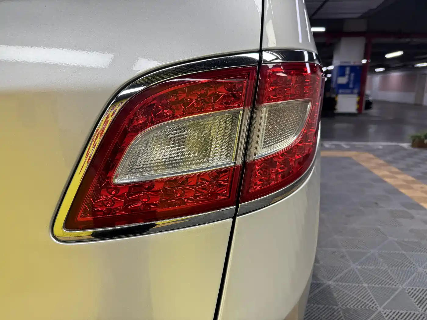 Buick GL8 2011 3.0L GT Luxury Business Elegance Edition фото 5
