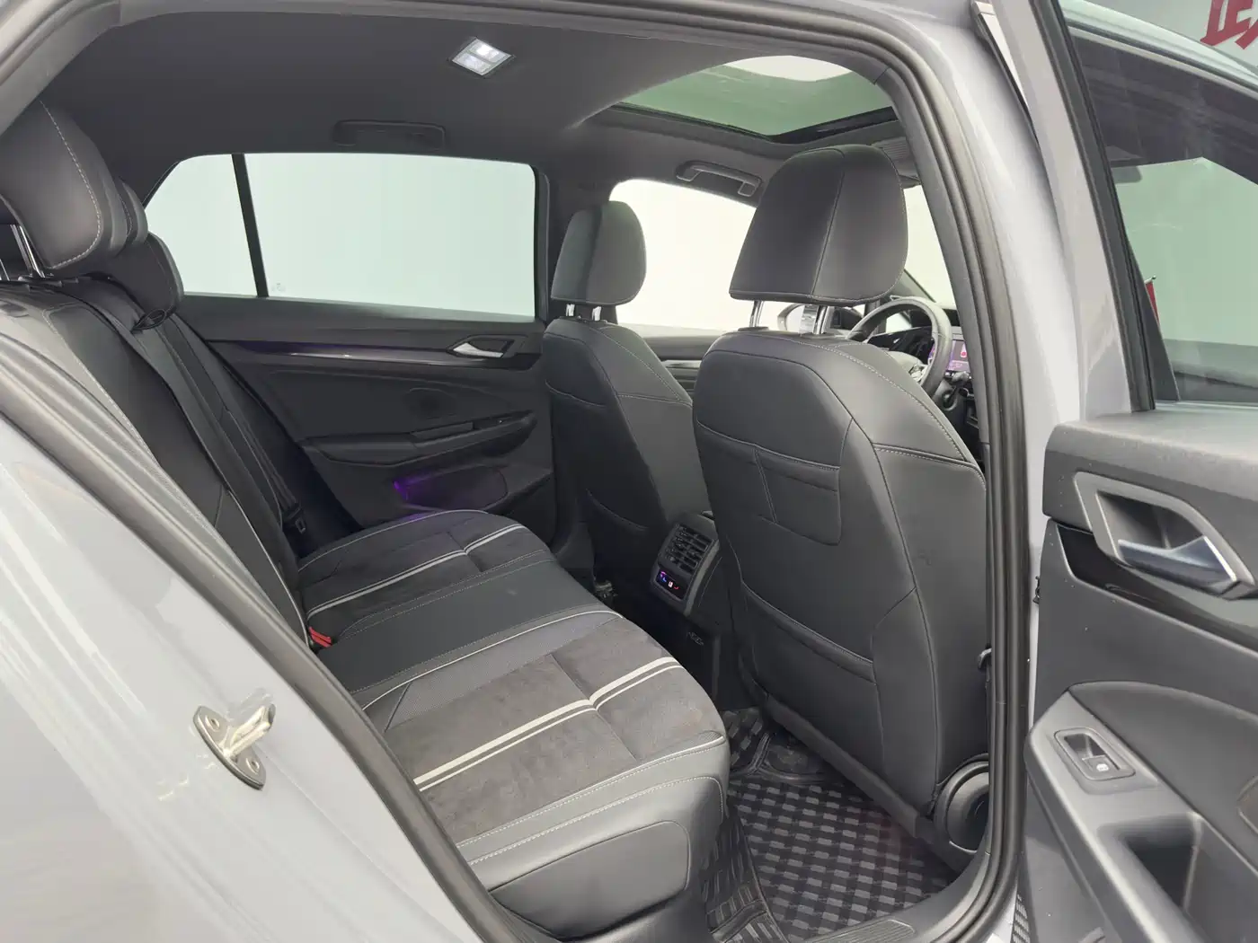 Volkswagen Golf 2023 Facelift 280TSI DSG R-Line фото 19