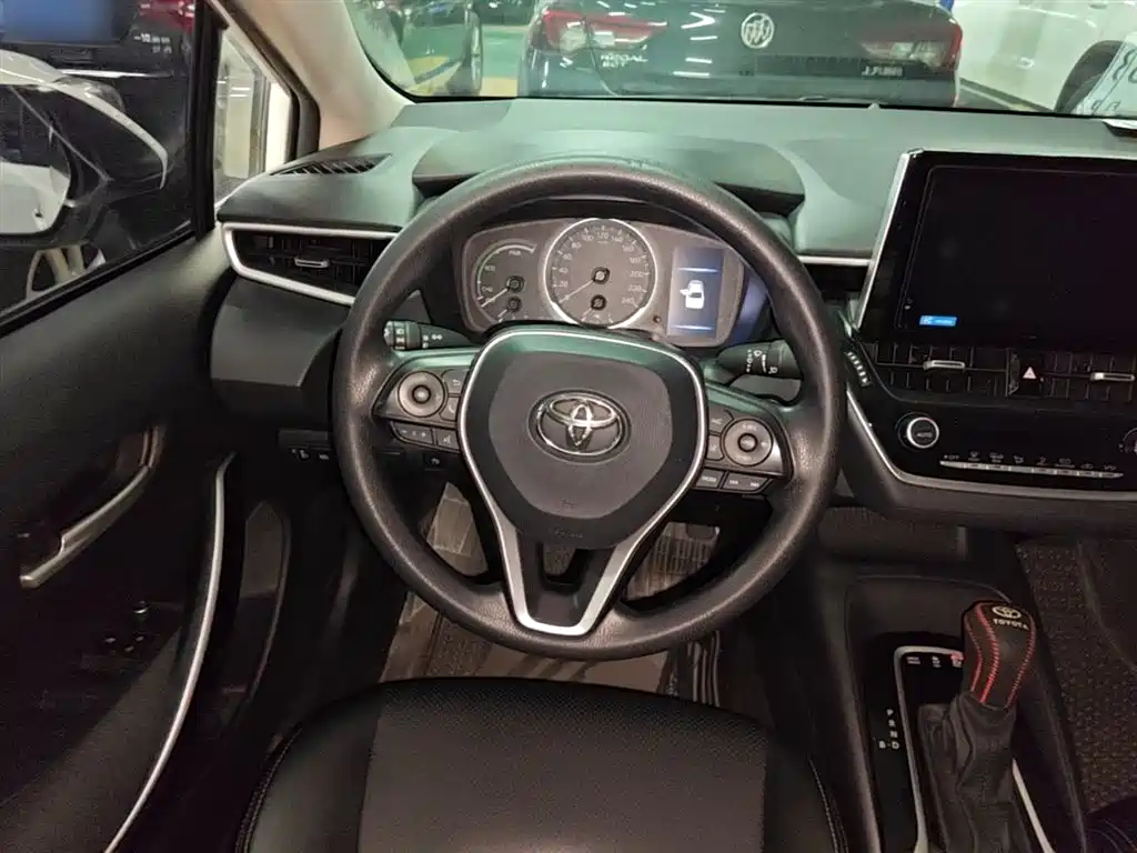 Toyota Corolla 2021 Hybrid 1.8L E-CVT Elite Edition фото 11