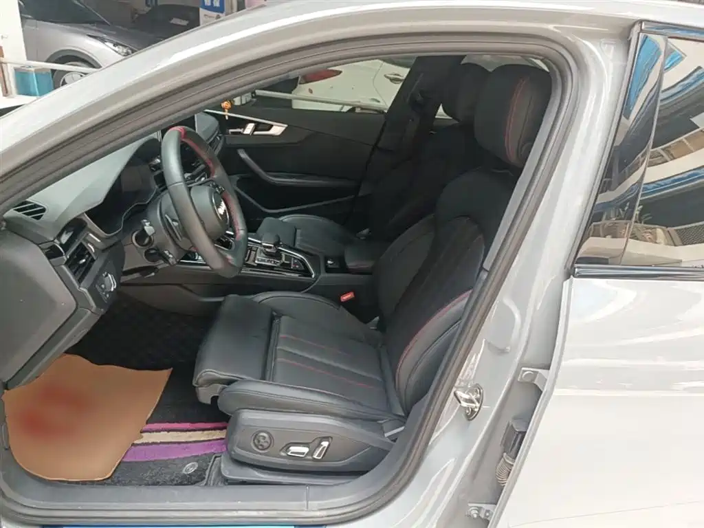 Audi A4L 2025 2 Million Celebration Edition 40 TFSI Luxury Dynamic фото 15