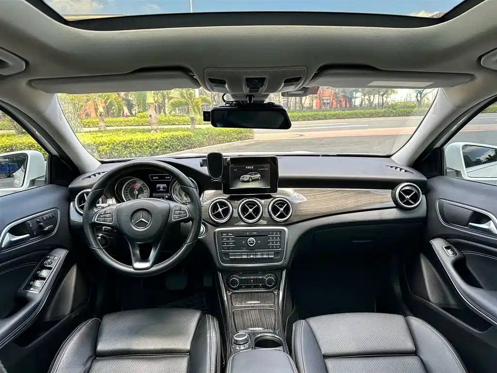 Mercedes-Benz GLA 2017 GLA 200 Dynamic фото 3