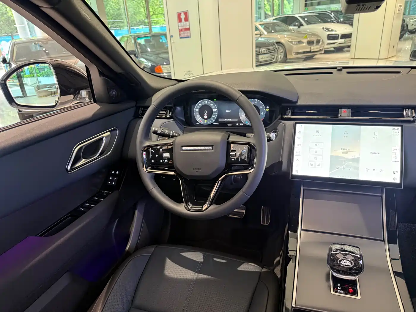 Land Rover Range Rover Velar 2024 Dynamic SE фото 17