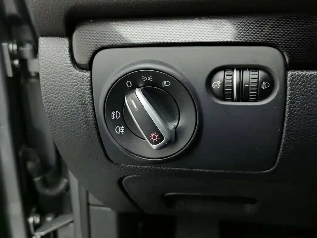 Фото 21 - Volkswagen Golf