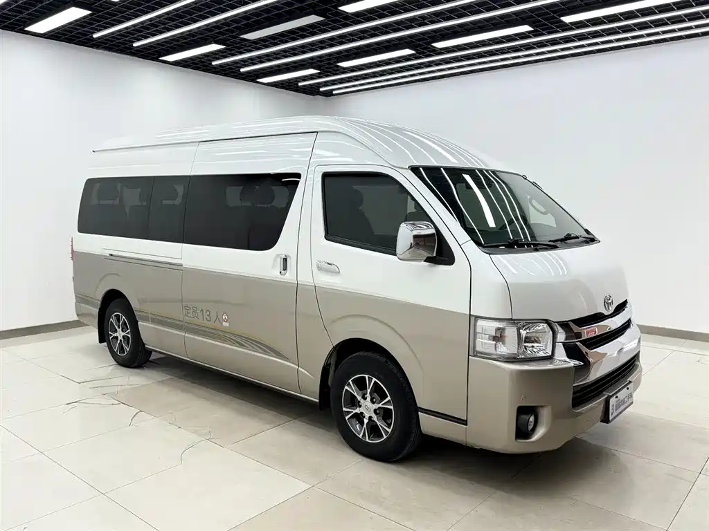 TOYOTA HIACE