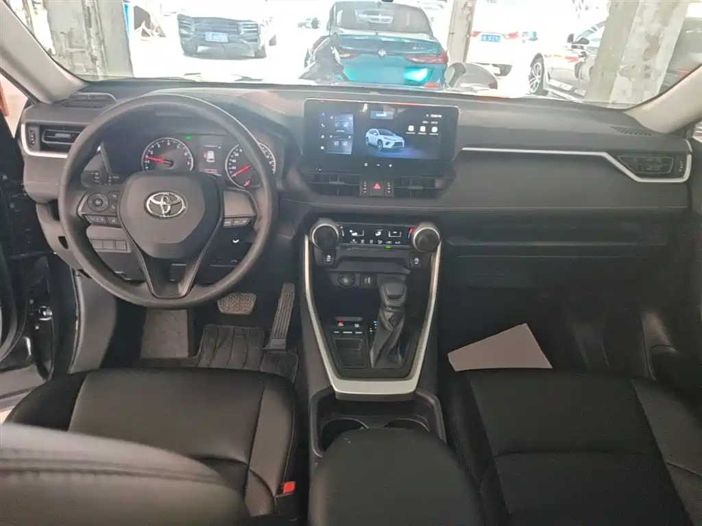 Toyota Wildlander 2023 2.0L CVT FWD LE фото 10