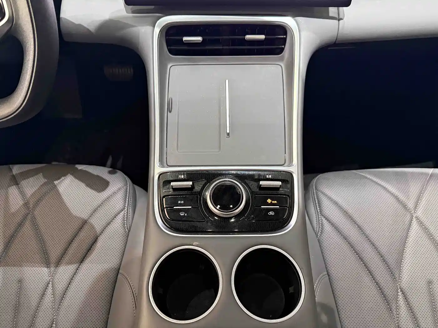 Geely Galaxy Galaxy L6 2025 EM-i 60km Voyage Edition фото 15