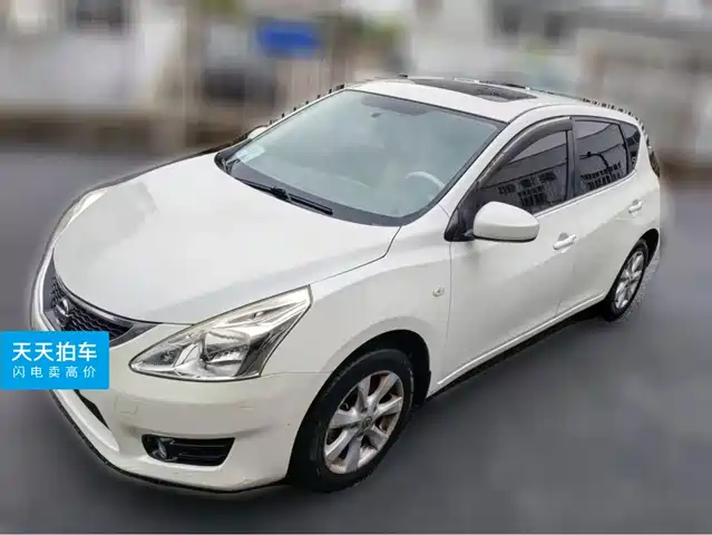Nissan Tiida 2011 1.6L CVT Smart — фото 1