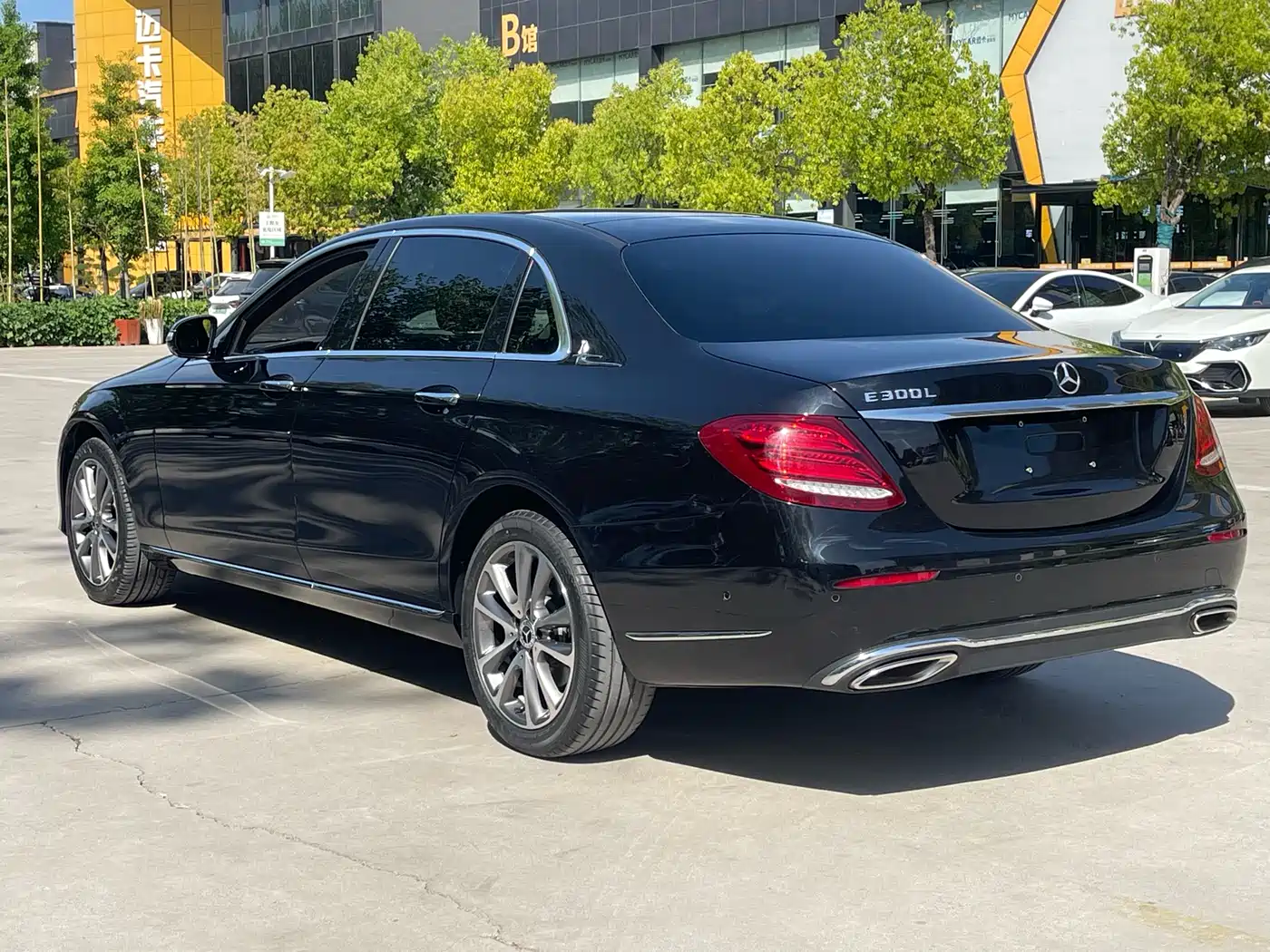 MERCEDES-BENZ E CLASS