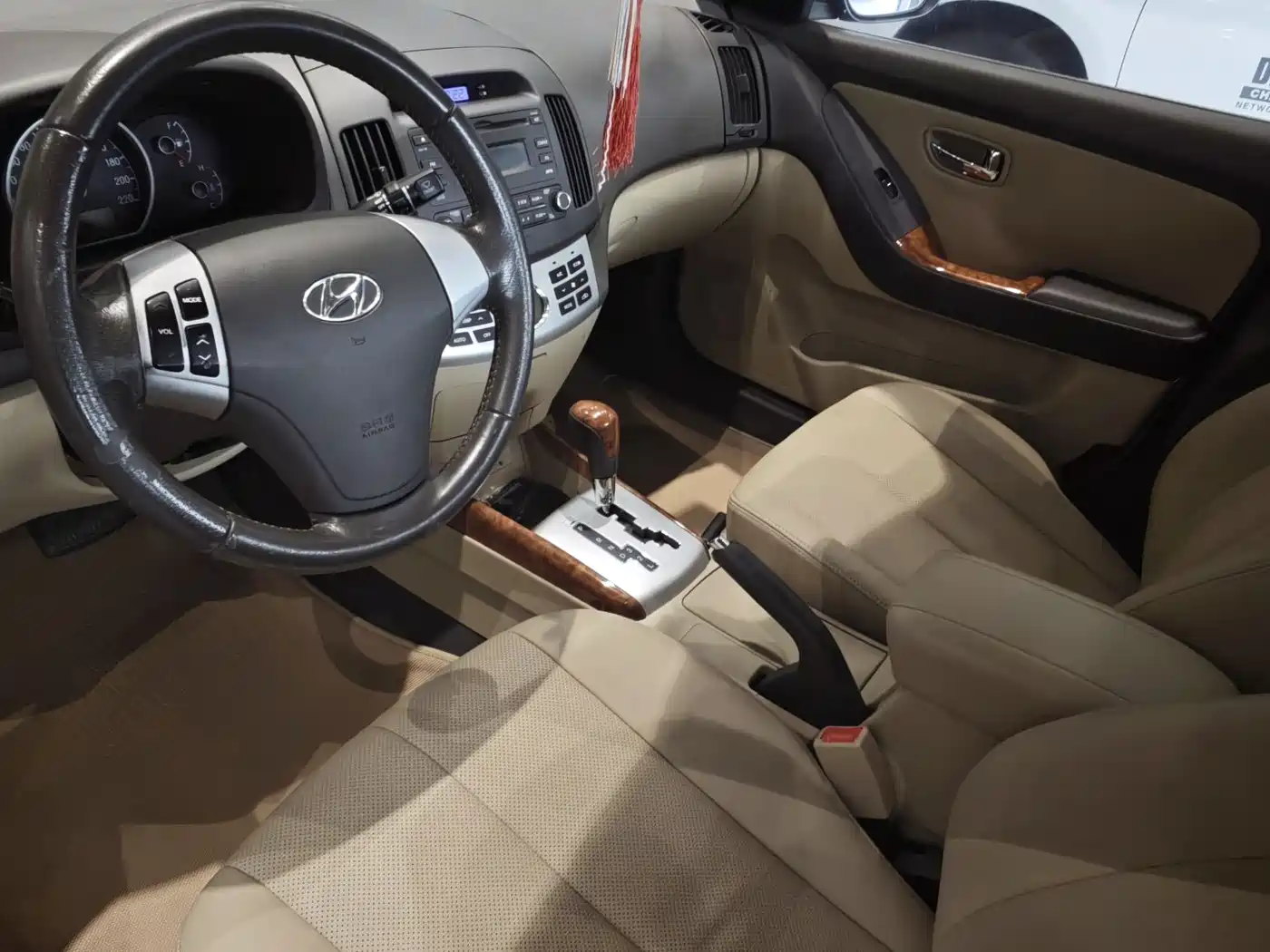 Hyundai Elantra 2010 1.6L AT GLS фото 12