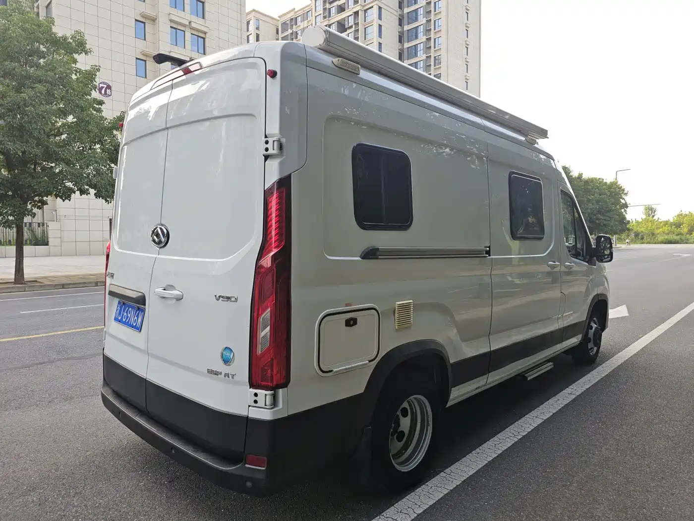 SAIC Maxus MAXUS V90 RV 2022 2021 2.0T Travel Home V90 Self-Contained Class B RV Luxury Transverse Bed