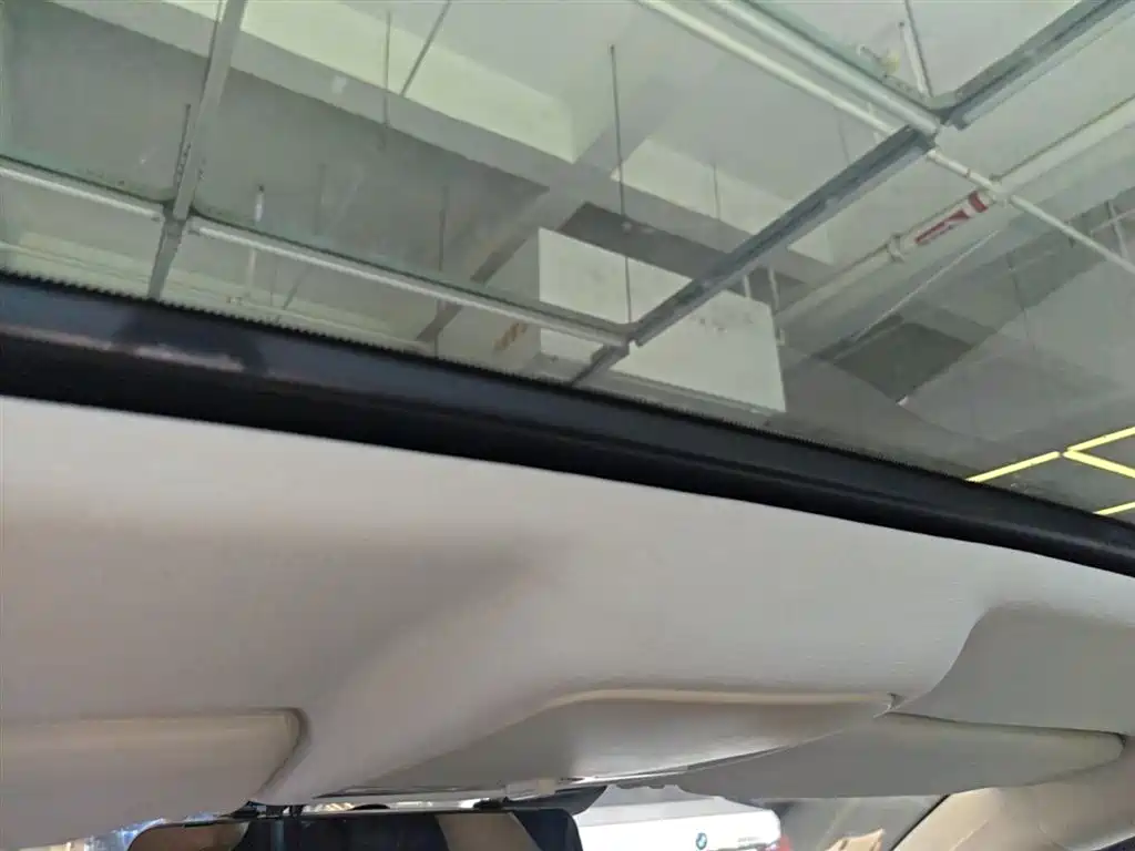 Volkswagen Bora 2014 1.6L Automatic Comfort Edition фото 18