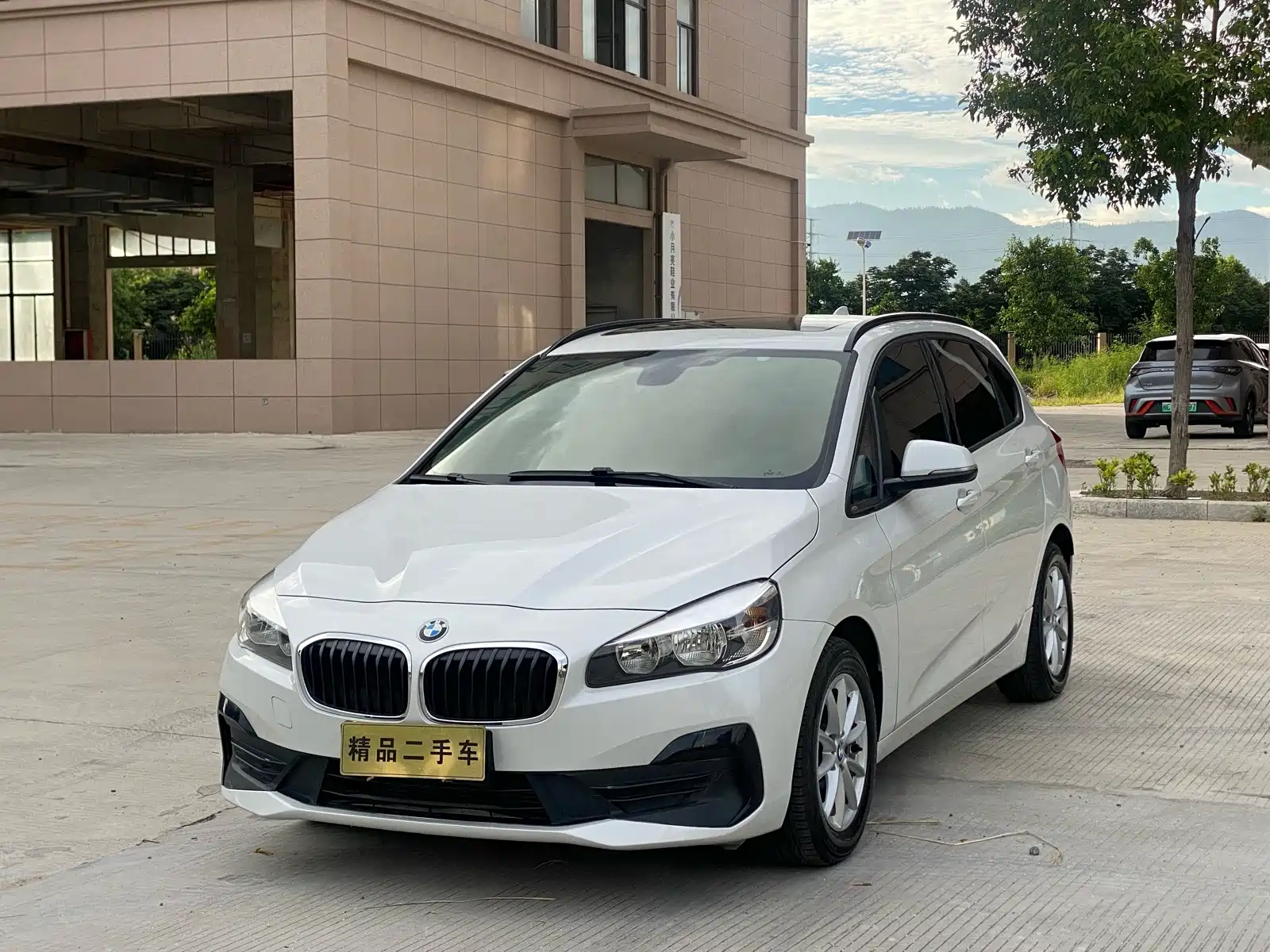 Фото 1 - BMW 2 Series Touring
