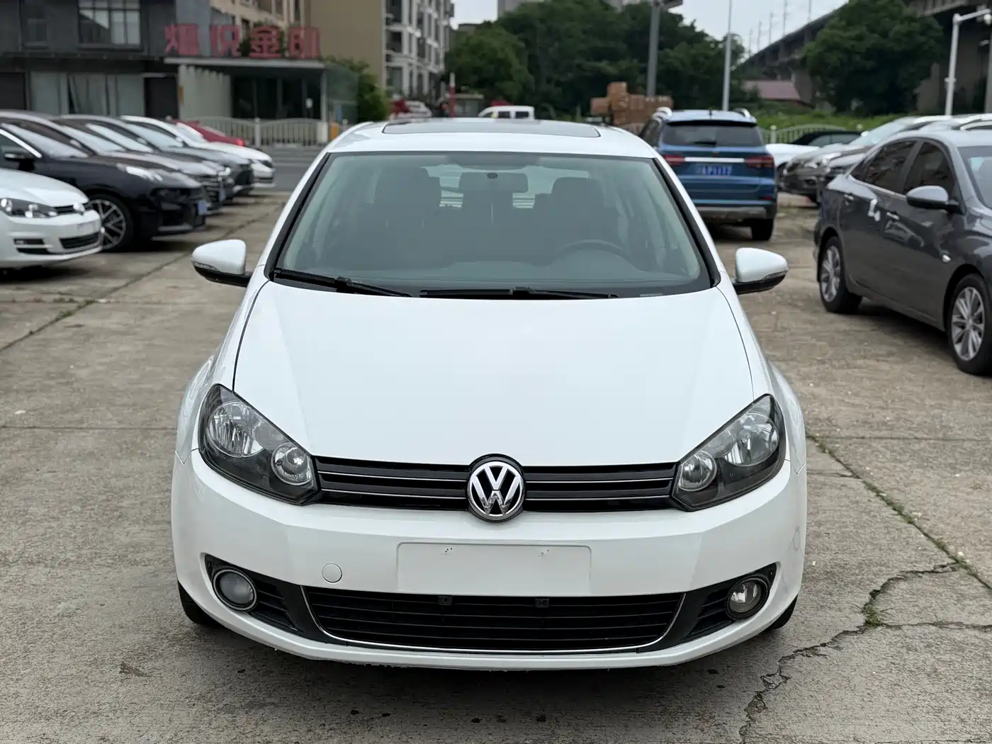 Volkswagen Golf 2011 Model 1.6 Automatic Comfort фото 2