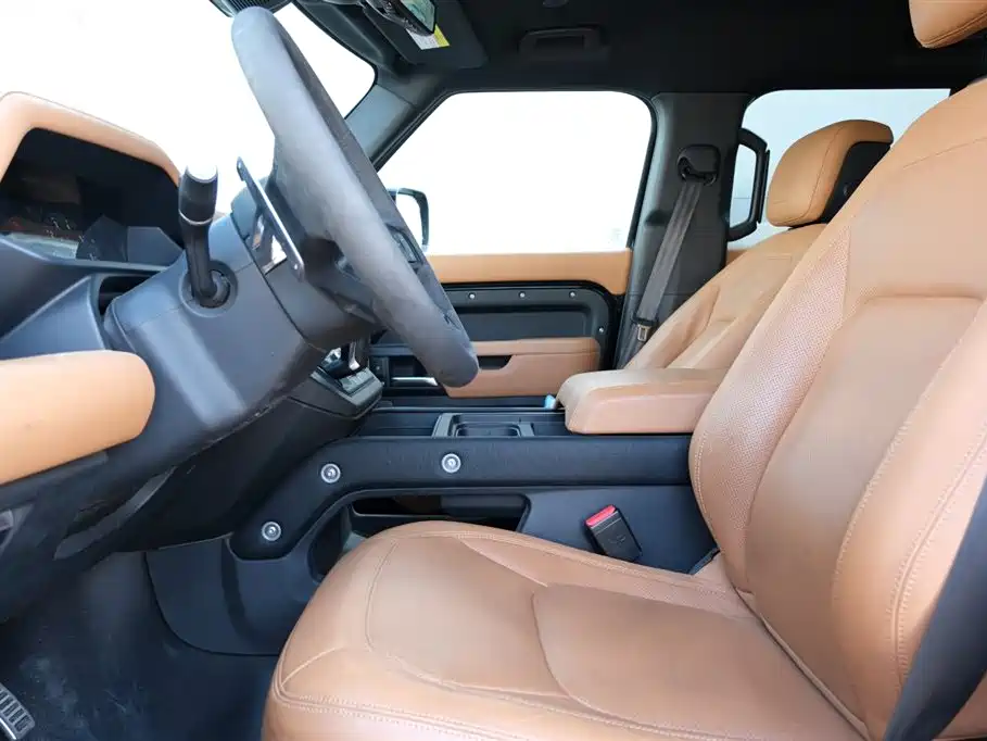 Land Rover Defender 2024 110 5.0T V8 фото 16