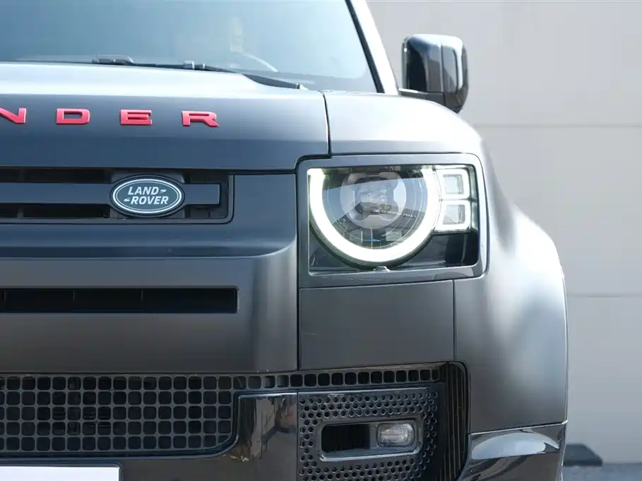 Land Rover Defender 2024 110 5.0T V8 фото 12