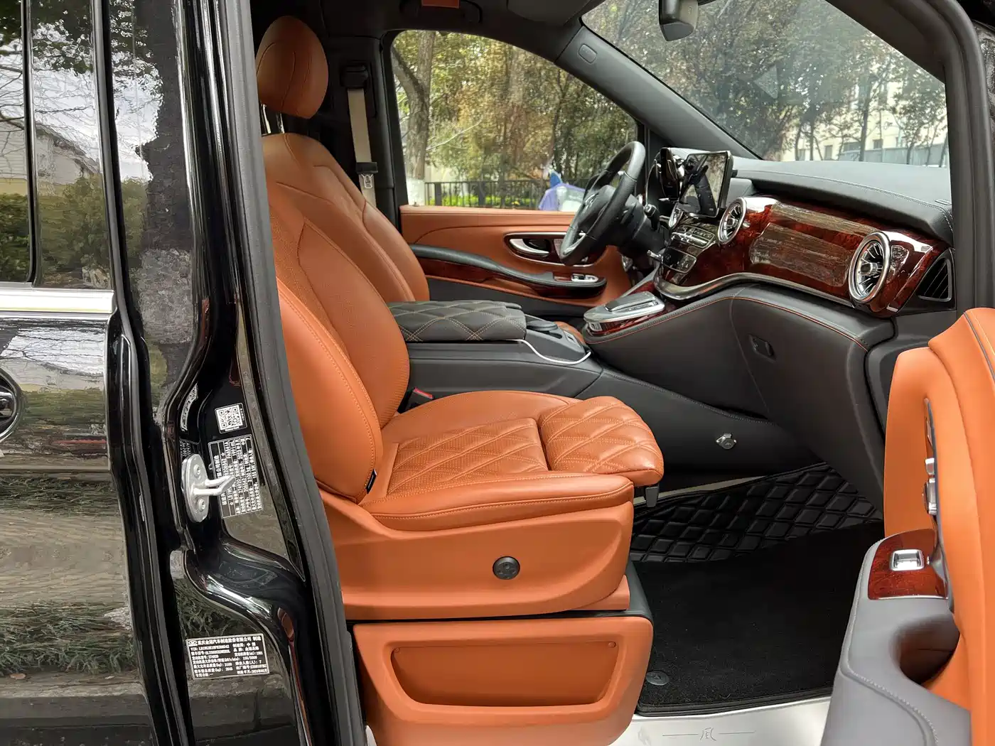 Mercedes-Benz V-Class 2022 V 260 L Long Wheelbase Luxury Edition фото 5
