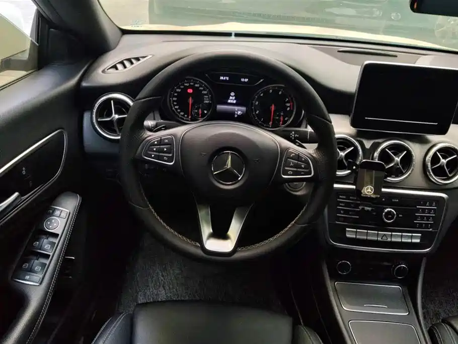 Mercedes-Benz CLA (Import) 2016 Facelift CLA 200 Style фото 15