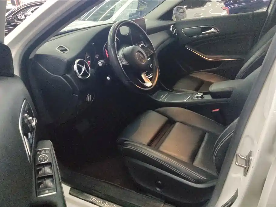 Mercedes-Benz GLA 2018 GLA 200 Fashion фото 9