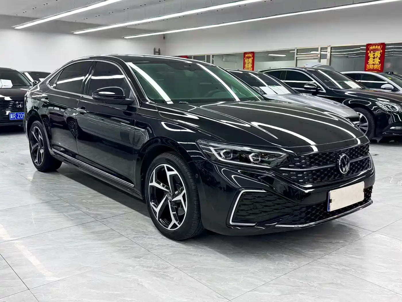 Volkswagen Passat 2023 Facelift 330TSI Starlight Luxury Edition фото 3