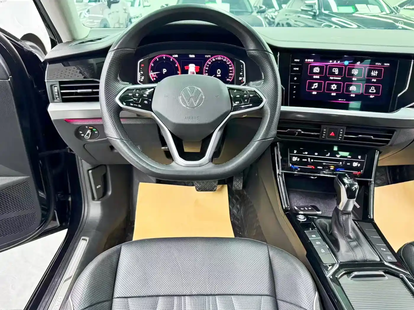 Volkswagen Passat 2023 Facelift 330TSI Starlight Luxury Edition фото 16