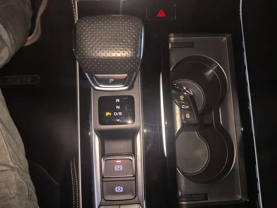 Roewe i6 MAX 2021 2020 Model 300TGI Automatic Cool & Smart Edition