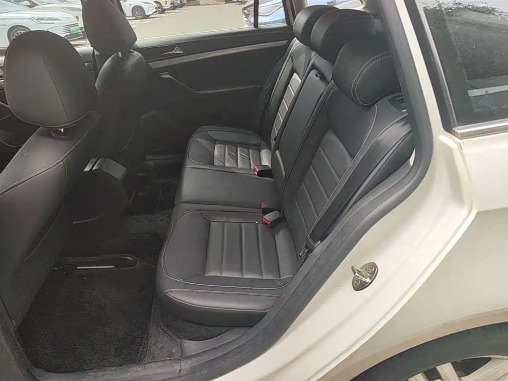 Volkswagen Lavida Tour 2017 1.6L Automatic Comfort Edition фото 14