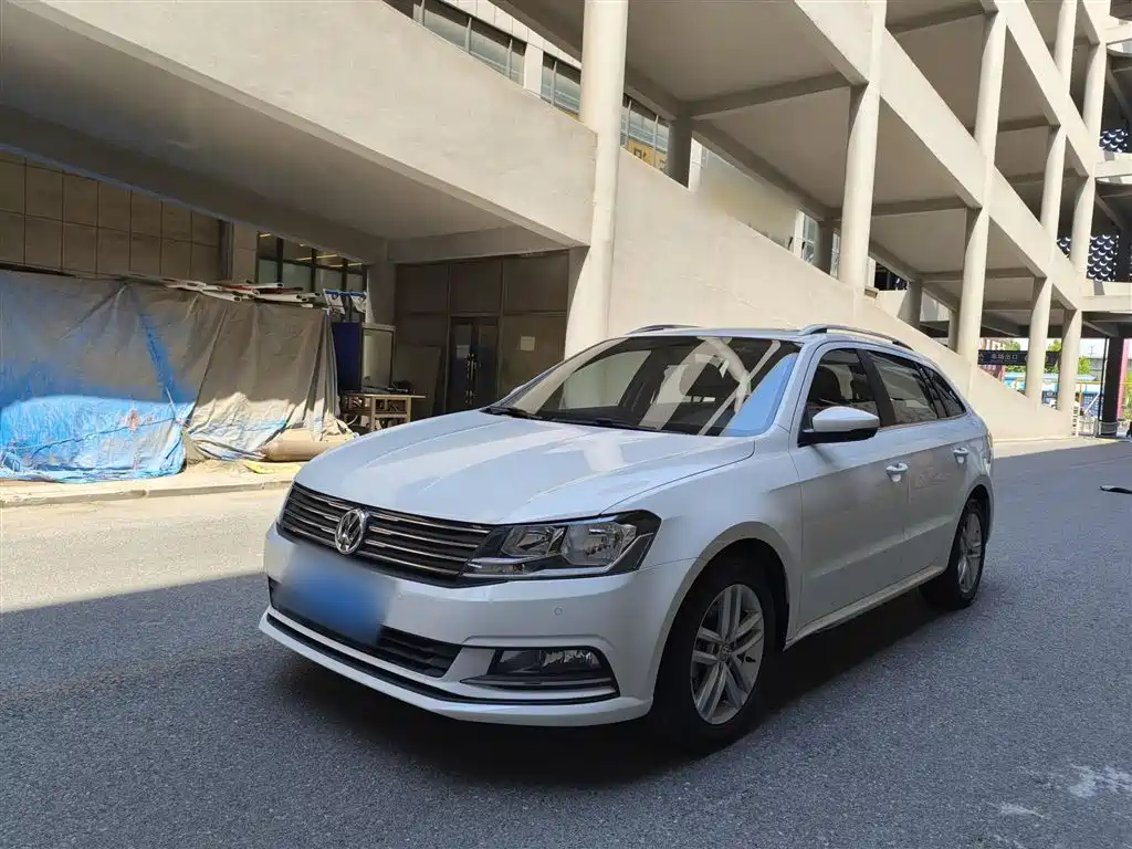 Volkswagen Lavida Tour 2017 1.6L Automatic Comfort Edition фото 2