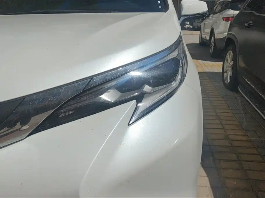 Toyota Sienna 2023 2.5L Hybrid Comfort Edition фото 5