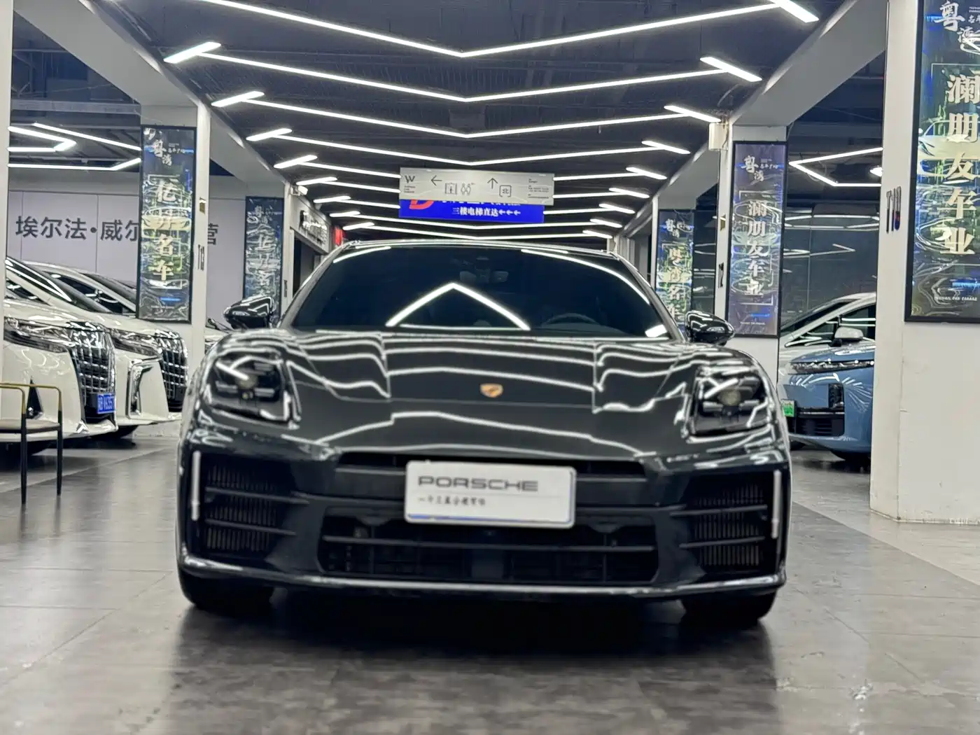 PORSCHE PANAMERA